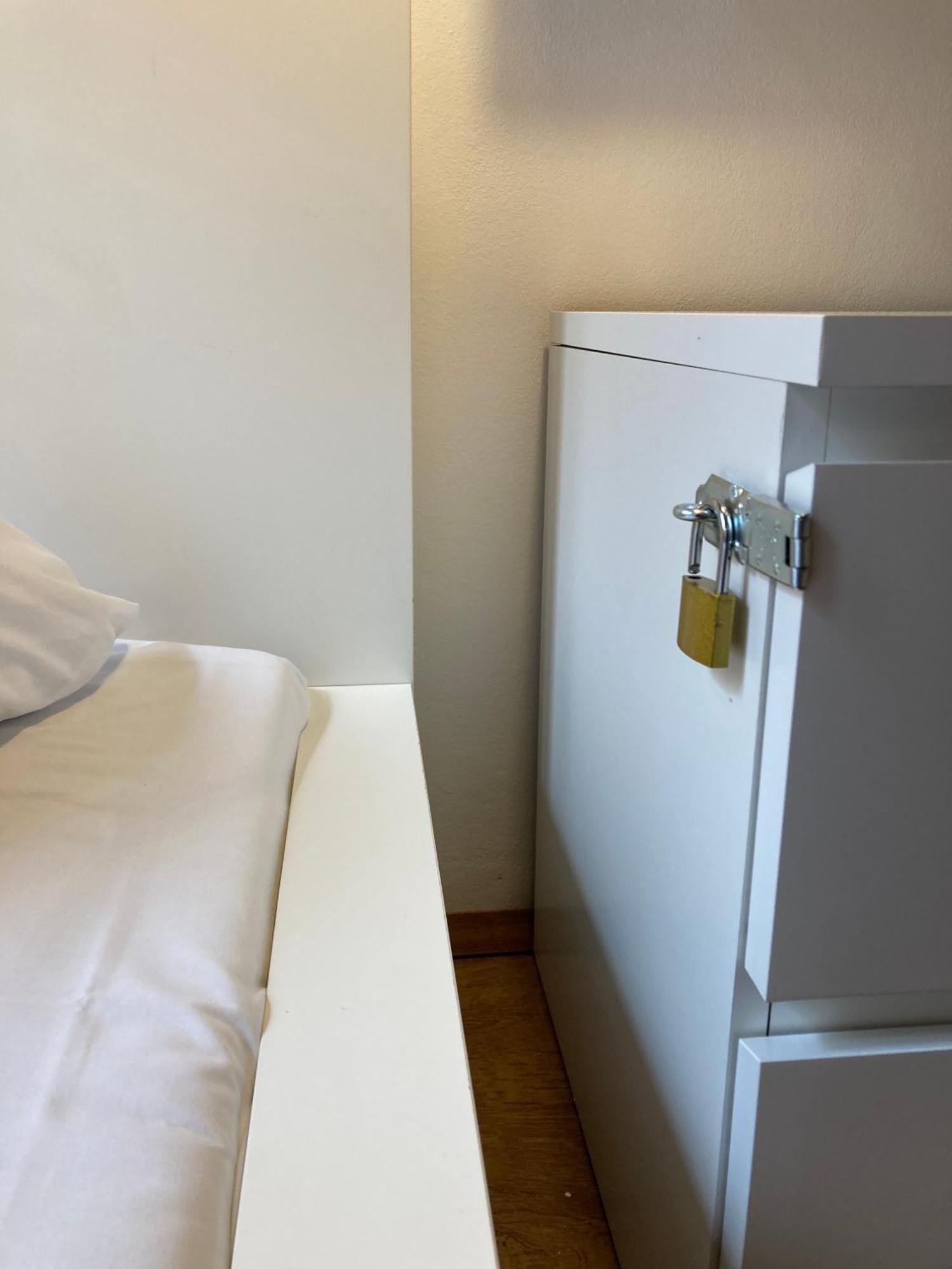 Minimal Hostel No 41 Берлин Экстерьер фото